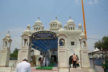 Taxi Service for Gurudwara Darshan in Amritsar